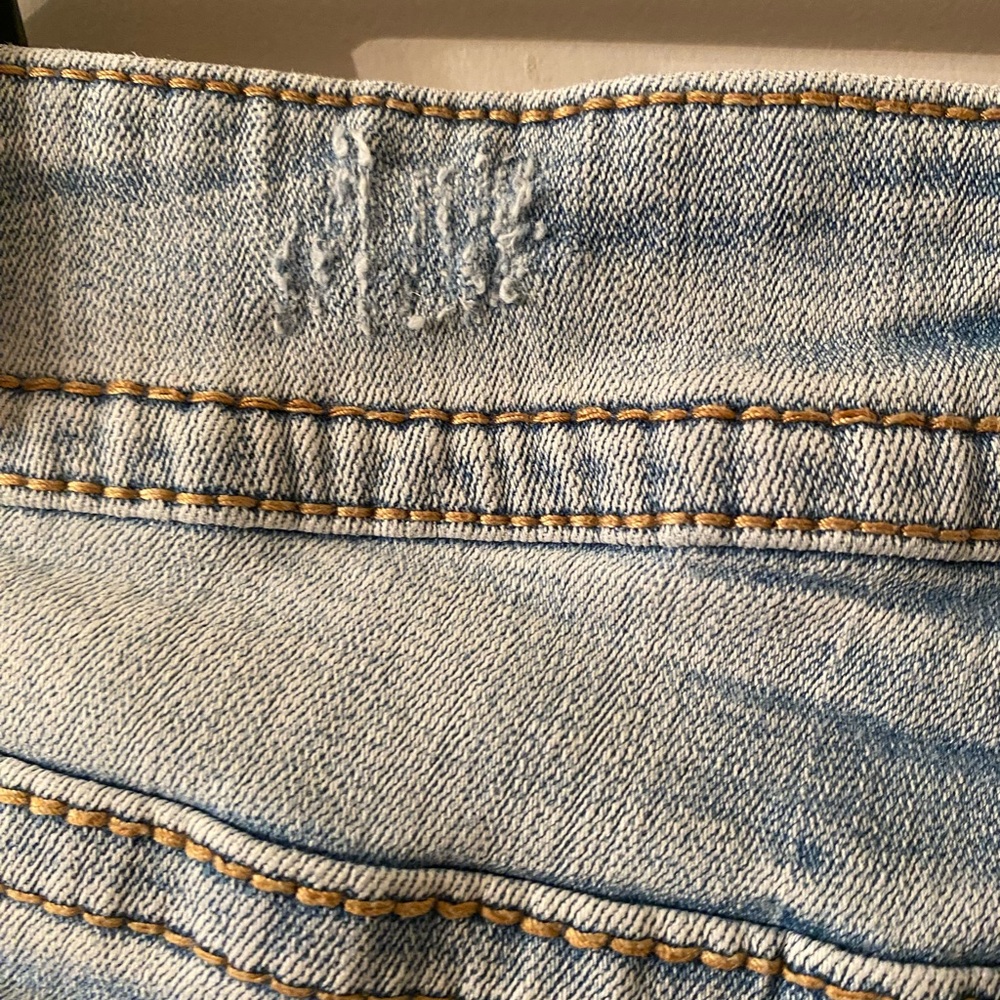 Seven7 Women's Light Blue Jeans, Embellished Pockets, Raw Hem. - Picture 6 of 10